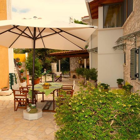 הוילה Kariá La Casa Di Bella A Tradional Stone House With Barbecue מראה חיצוני תמונה