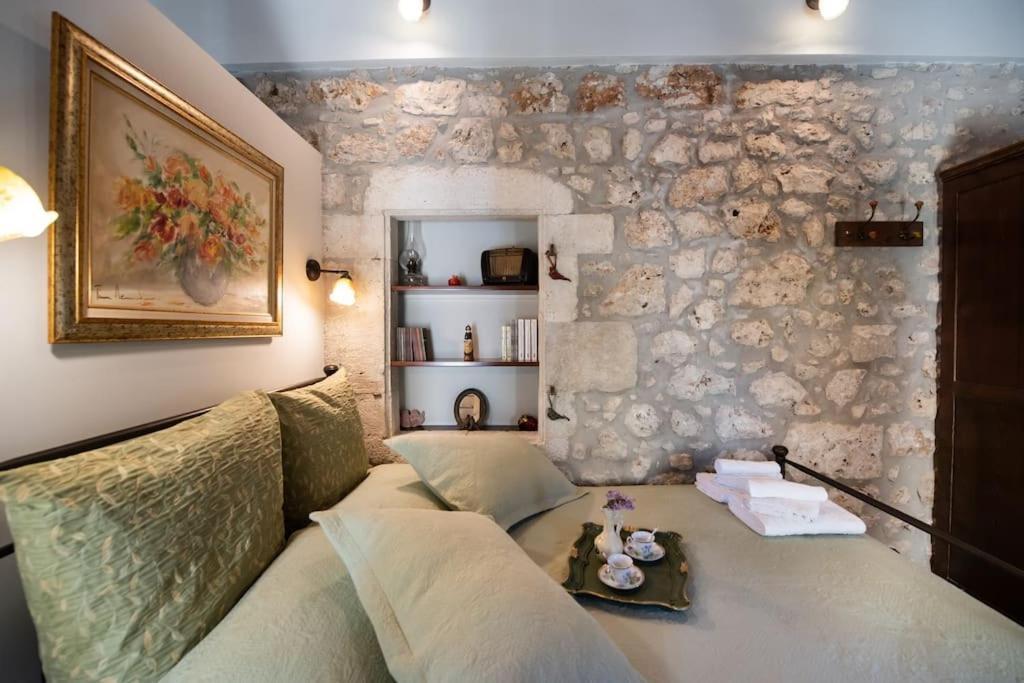 הוילה Kariá La Casa Di Bella A Tradional Stone House With Barbecue מראה חיצוני תמונה