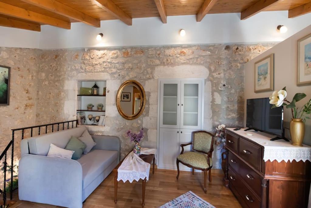 הוילה Kariá La Casa Di Bella A Tradional Stone House With Barbecue מראה חיצוני תמונה