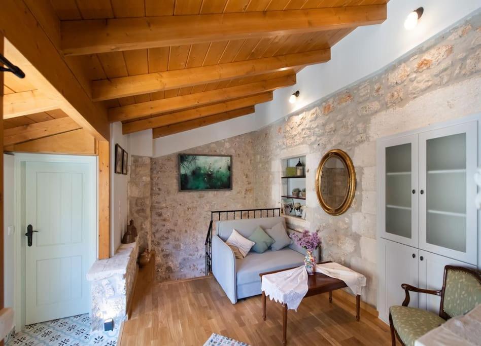 הוילה Kariá La Casa Di Bella A Tradional Stone House With Barbecue מראה חיצוני תמונה