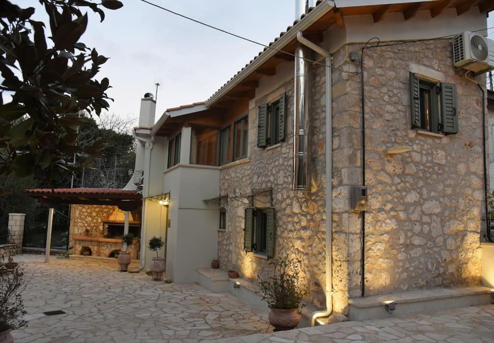 הוילה Kariá La Casa Di Bella A Tradional Stone House With Barbecue מראה חיצוני תמונה