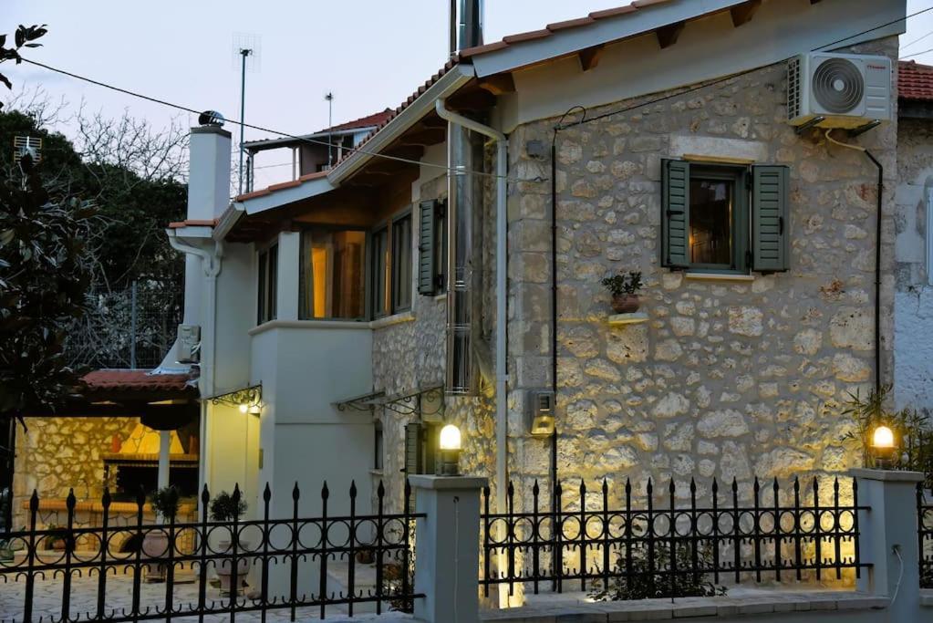 הוילה Kariá La Casa Di Bella A Tradional Stone House With Barbecue מראה חיצוני תמונה