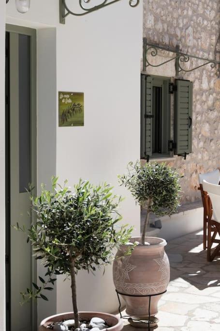 הוילה Kariá La Casa Di Bella A Tradional Stone House With Barbecue מראה חיצוני תמונה