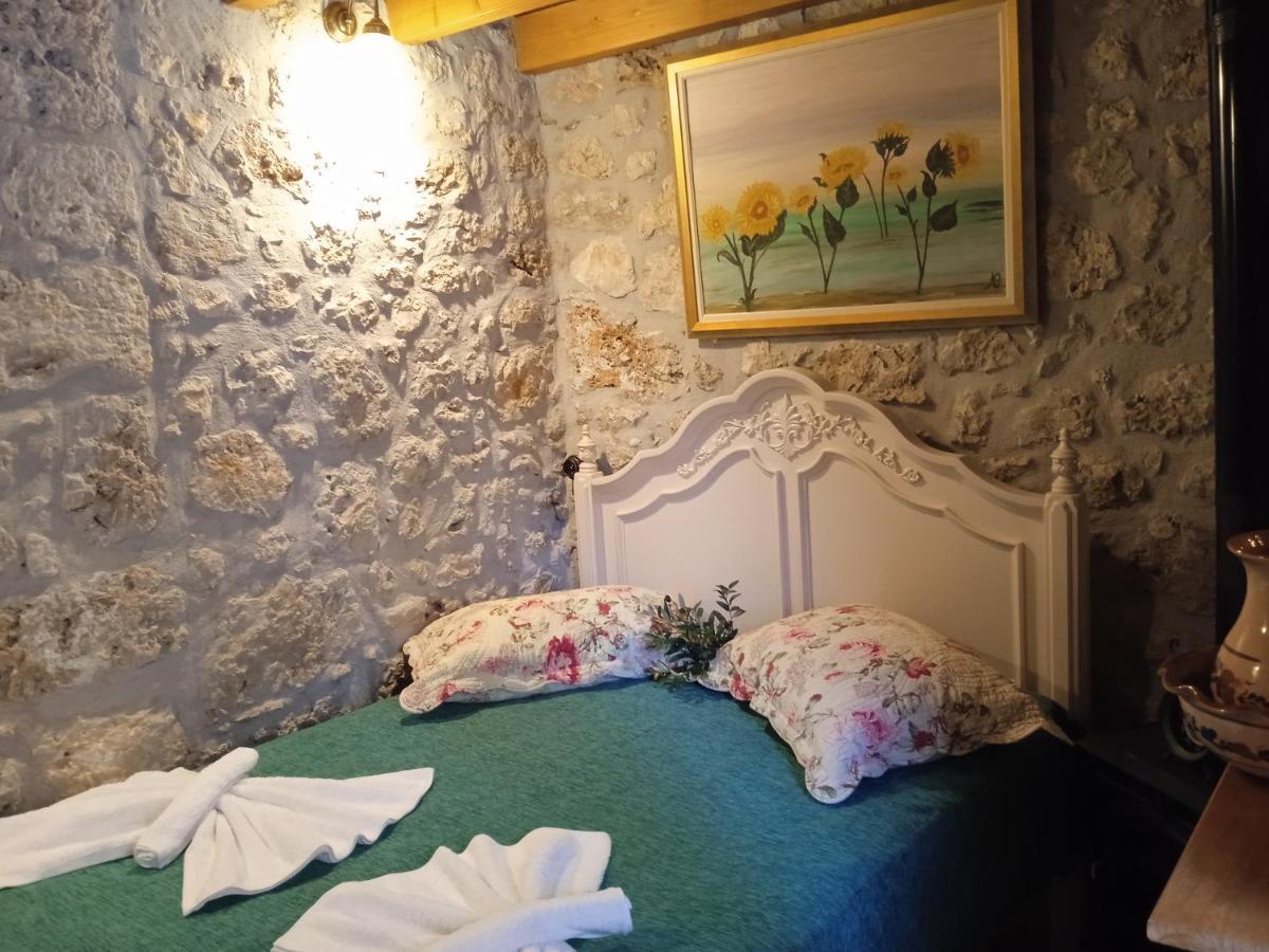 הוילה Kariá La Casa Di Bella A Tradional Stone House With Barbecue מראה חיצוני תמונה