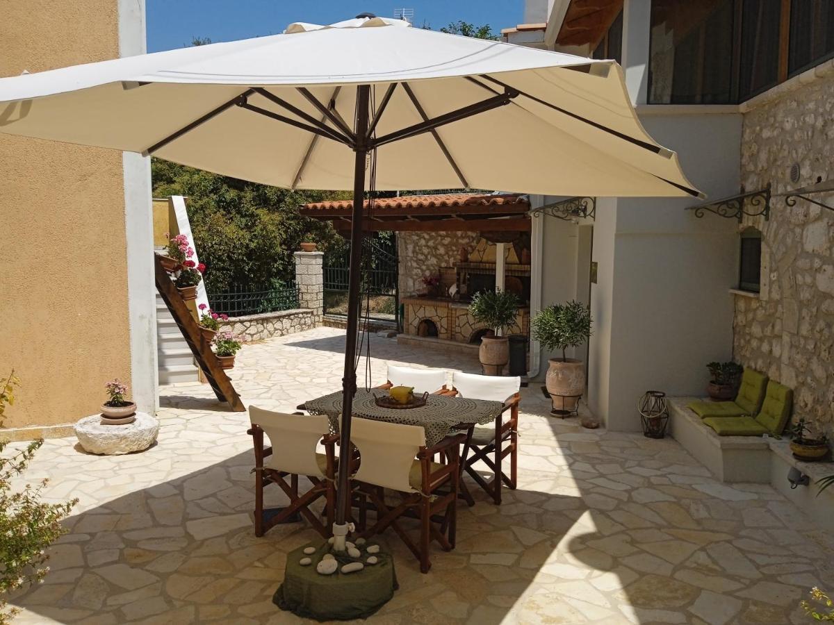 הוילה Kariá La Casa Di Bella A Tradional Stone House With Barbecue מראה חיצוני תמונה