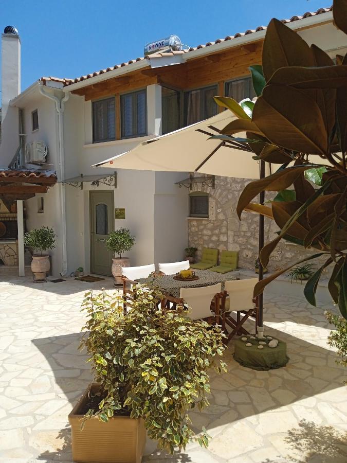 הוילה Kariá La Casa Di Bella A Tradional Stone House With Barbecue מראה חיצוני תמונה