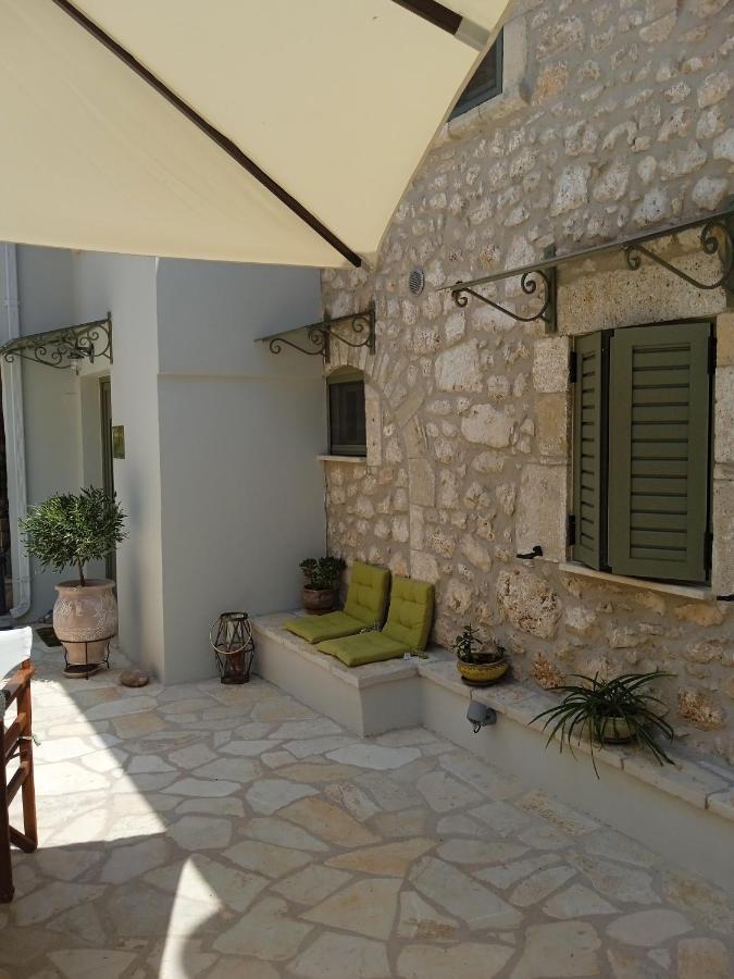 הוילה Kariá La Casa Di Bella A Tradional Stone House With Barbecue מראה חיצוני תמונה