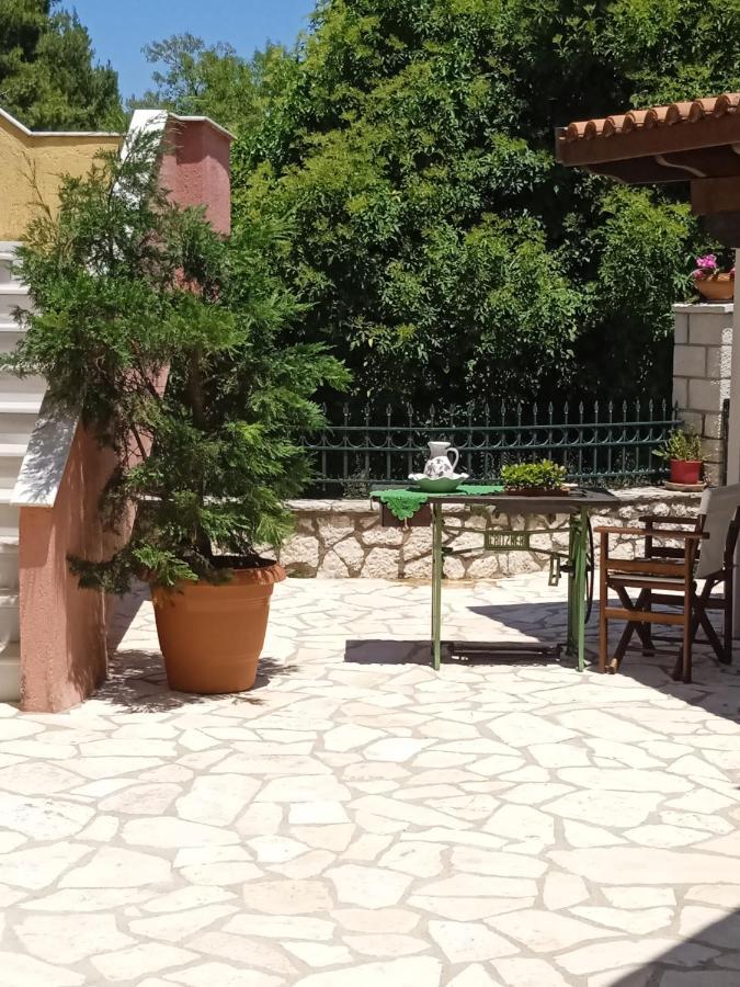 הוילה Kariá La Casa Di Bella A Tradional Stone House With Barbecue מראה חיצוני תמונה