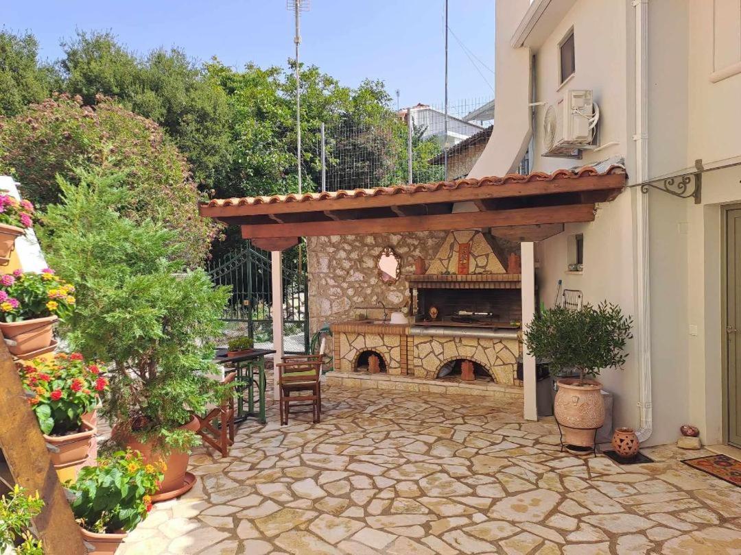 הוילה Kariá La Casa Di Bella A Tradional Stone House With Barbecue מראה חיצוני תמונה