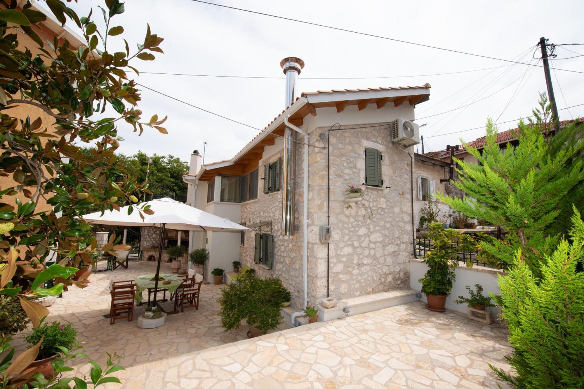 הוילה Kariá La Casa Di Bella A Tradional Stone House With Barbecue מראה חיצוני תמונה