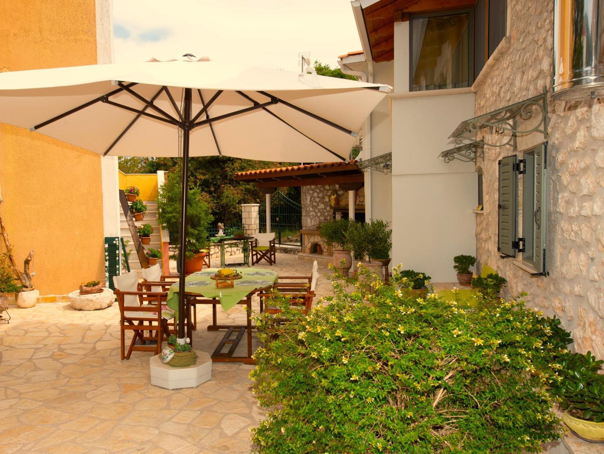 הוילה Kariá La Casa Di Bella A Tradional Stone House With Barbecue מראה חיצוני תמונה